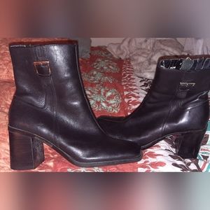 Tommy girl size 8 1/2 black boots, zip up